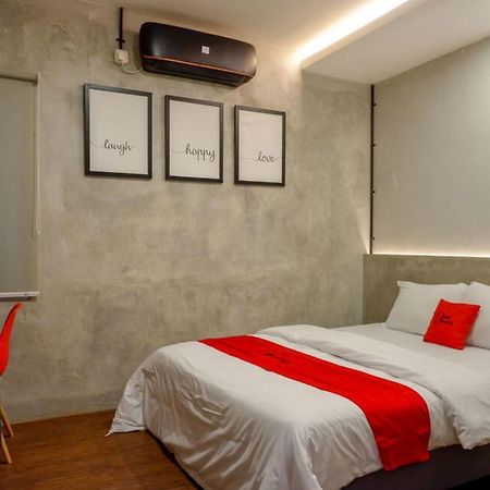 Reddoorz Plus Near Kawasan Sam Poo Kong Semarang Exteriör bild