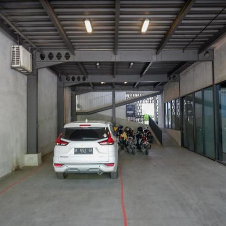 Reddoorz Plus Near Kawasan Sam Poo Kong Semarang Exteriör bild