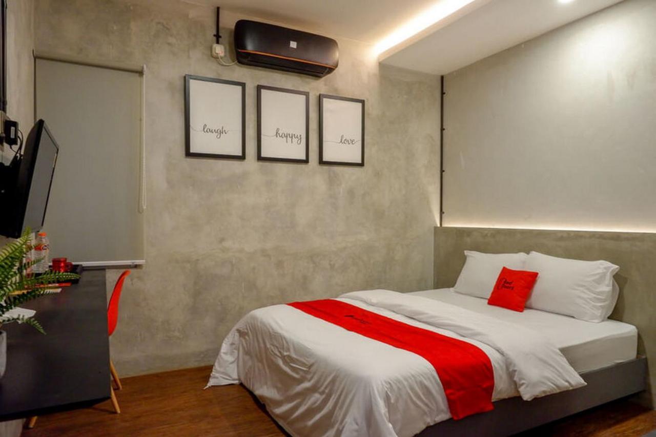 Reddoorz Plus Near Kawasan Sam Poo Kong Semarang Exteriör bild
