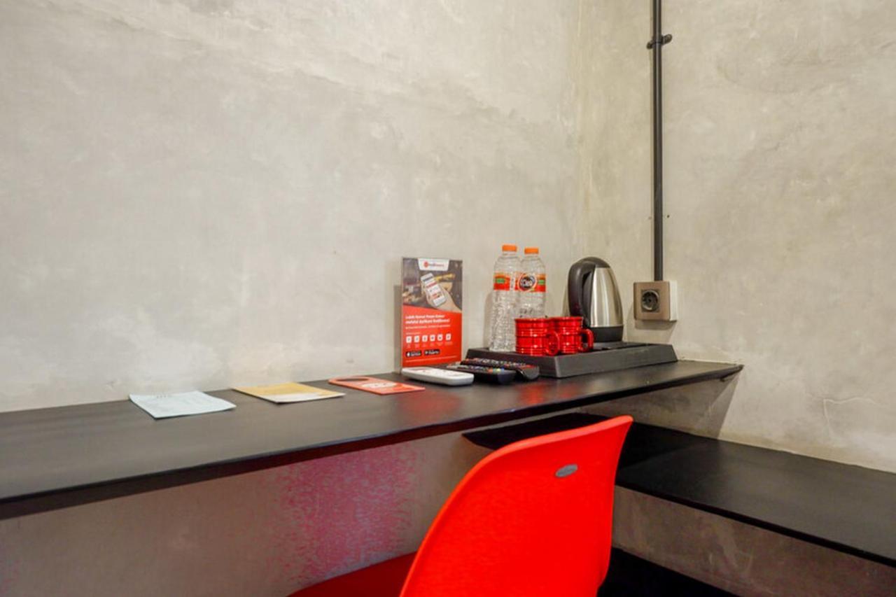 Reddoorz Plus Near Kawasan Sam Poo Kong Semarang Exteriör bild