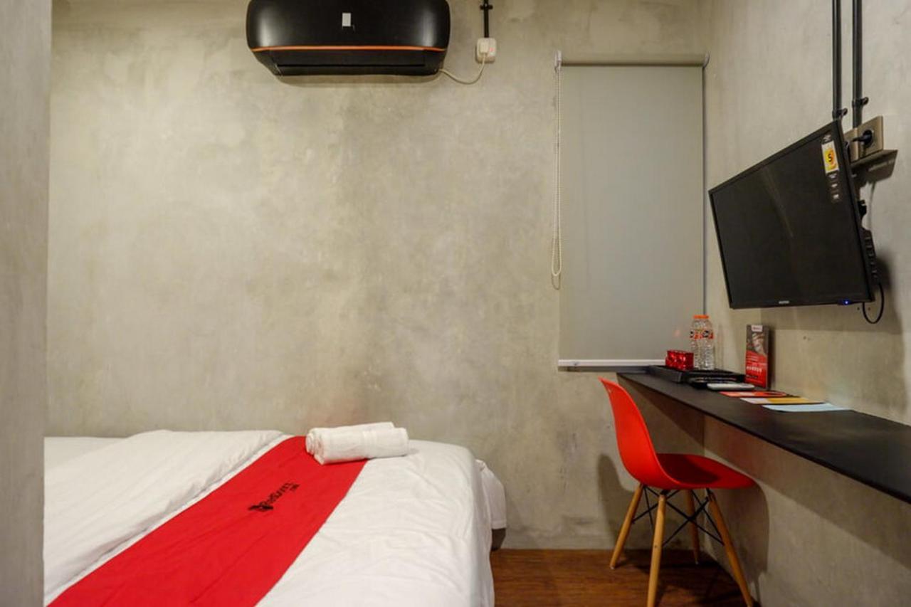 Reddoorz Plus Near Kawasan Sam Poo Kong Semarang Exteriör bild