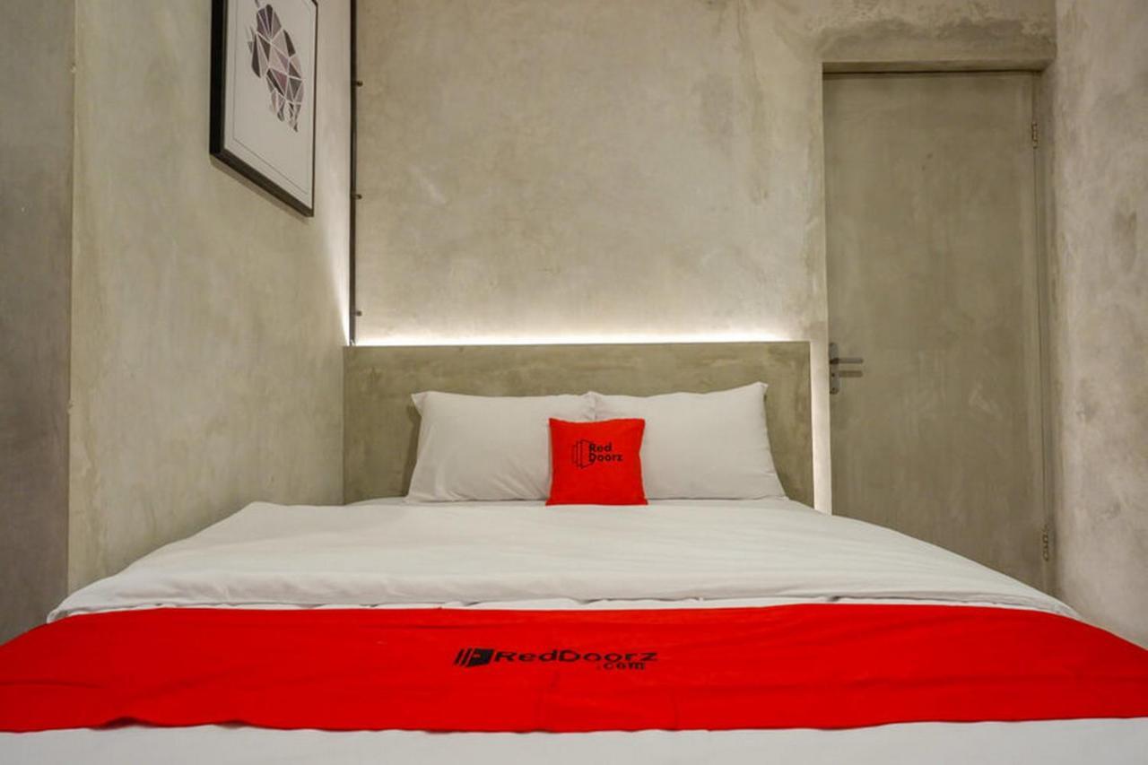 Reddoorz Plus Near Kawasan Sam Poo Kong Semarang Exteriör bild