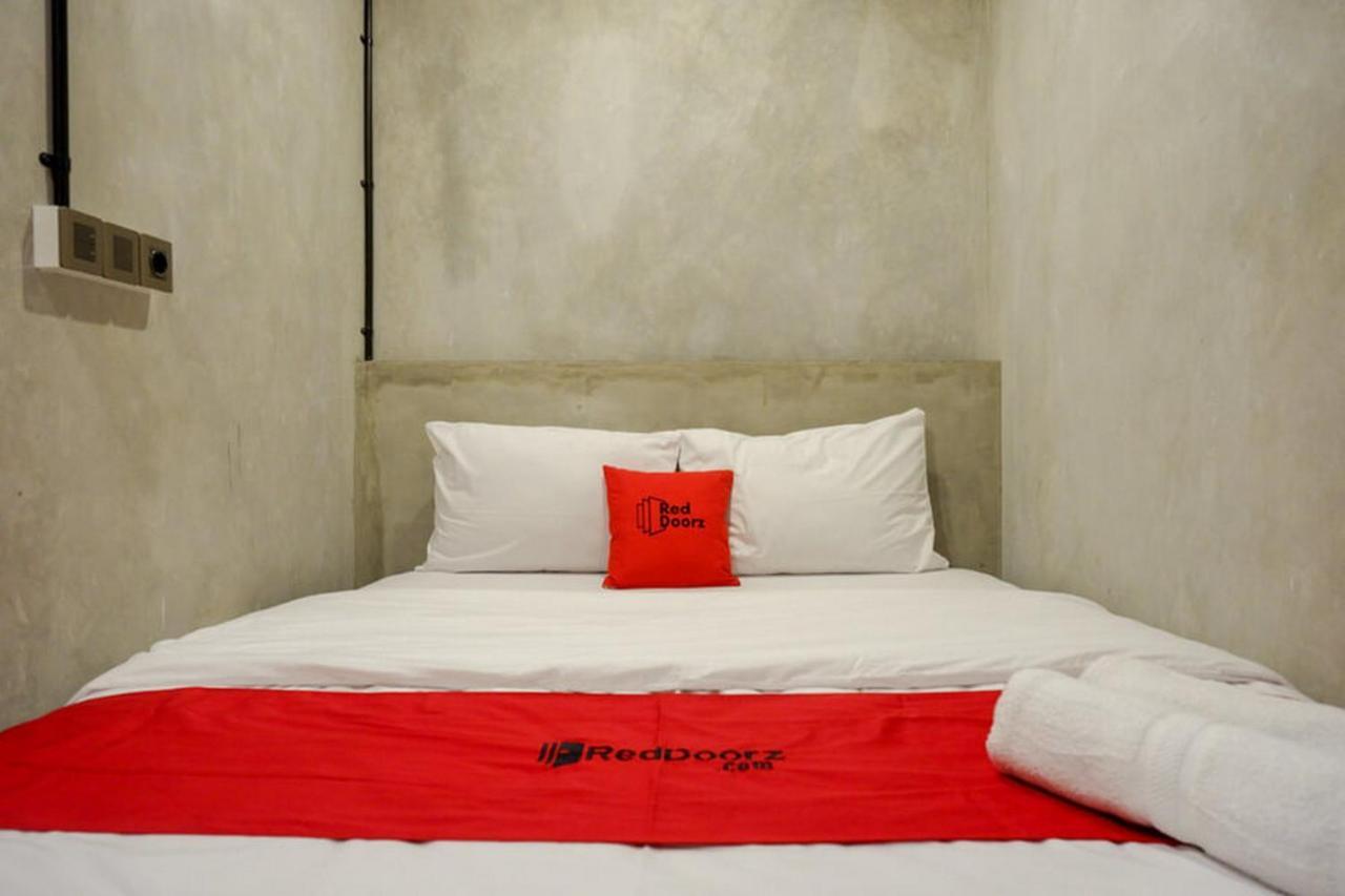 Reddoorz Plus Near Kawasan Sam Poo Kong Semarang Exteriör bild