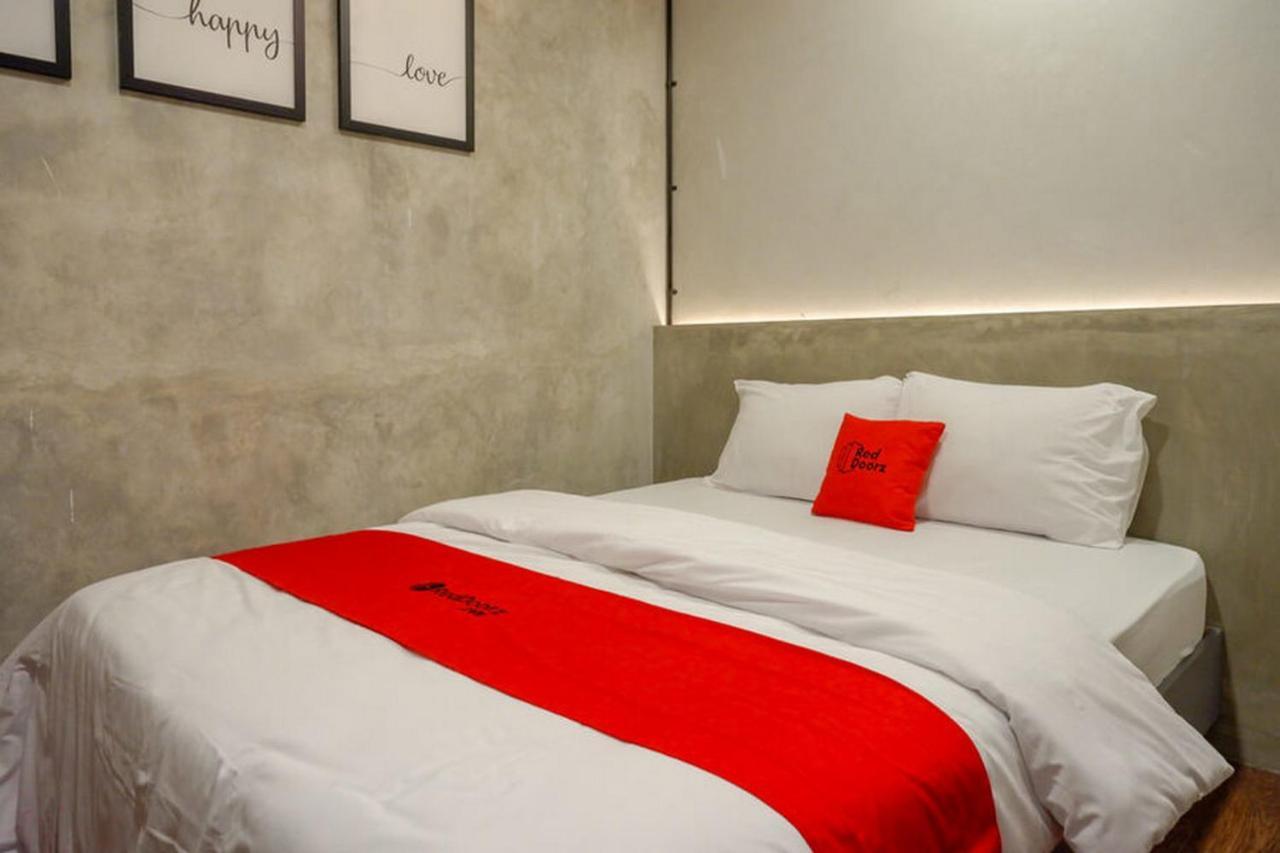 Reddoorz Plus Near Kawasan Sam Poo Kong Semarang Exteriör bild