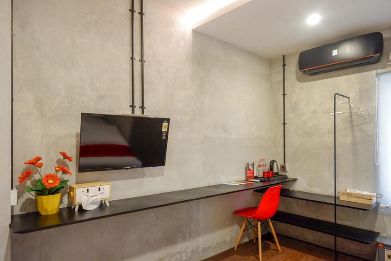 Reddoorz Plus Near Kawasan Sam Poo Kong Semarang Exteriör bild