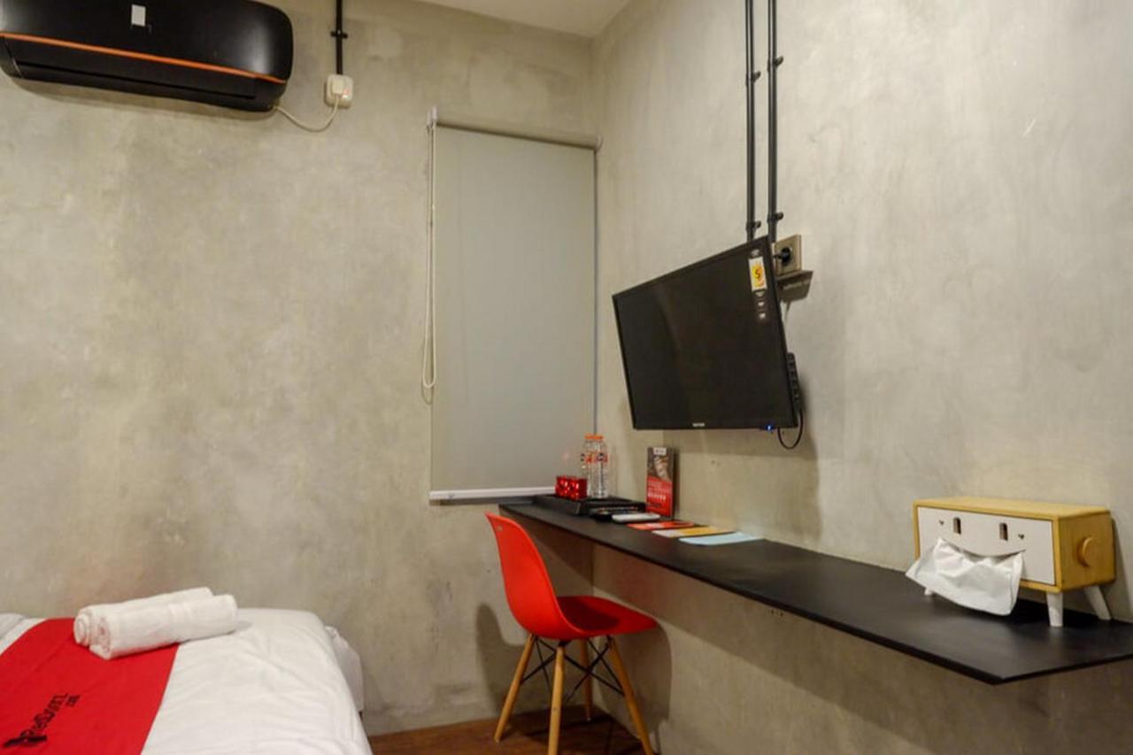Reddoorz Plus Near Kawasan Sam Poo Kong Semarang Exteriör bild