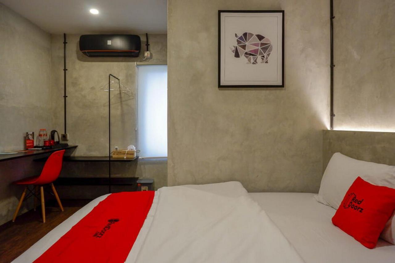 Reddoorz Plus Near Kawasan Sam Poo Kong Semarang Exteriör bild