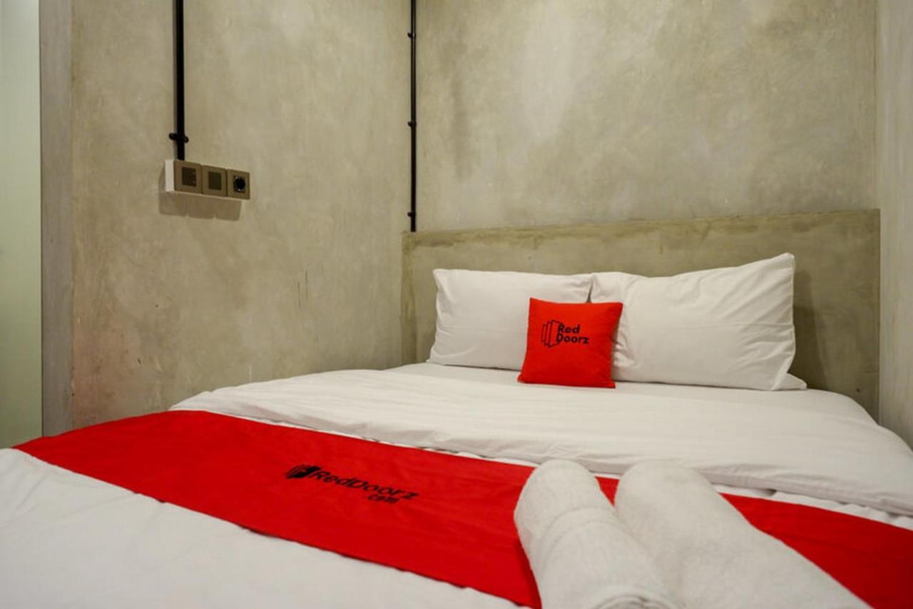 Reddoorz Plus Near Kawasan Sam Poo Kong Semarang Exteriör bild
